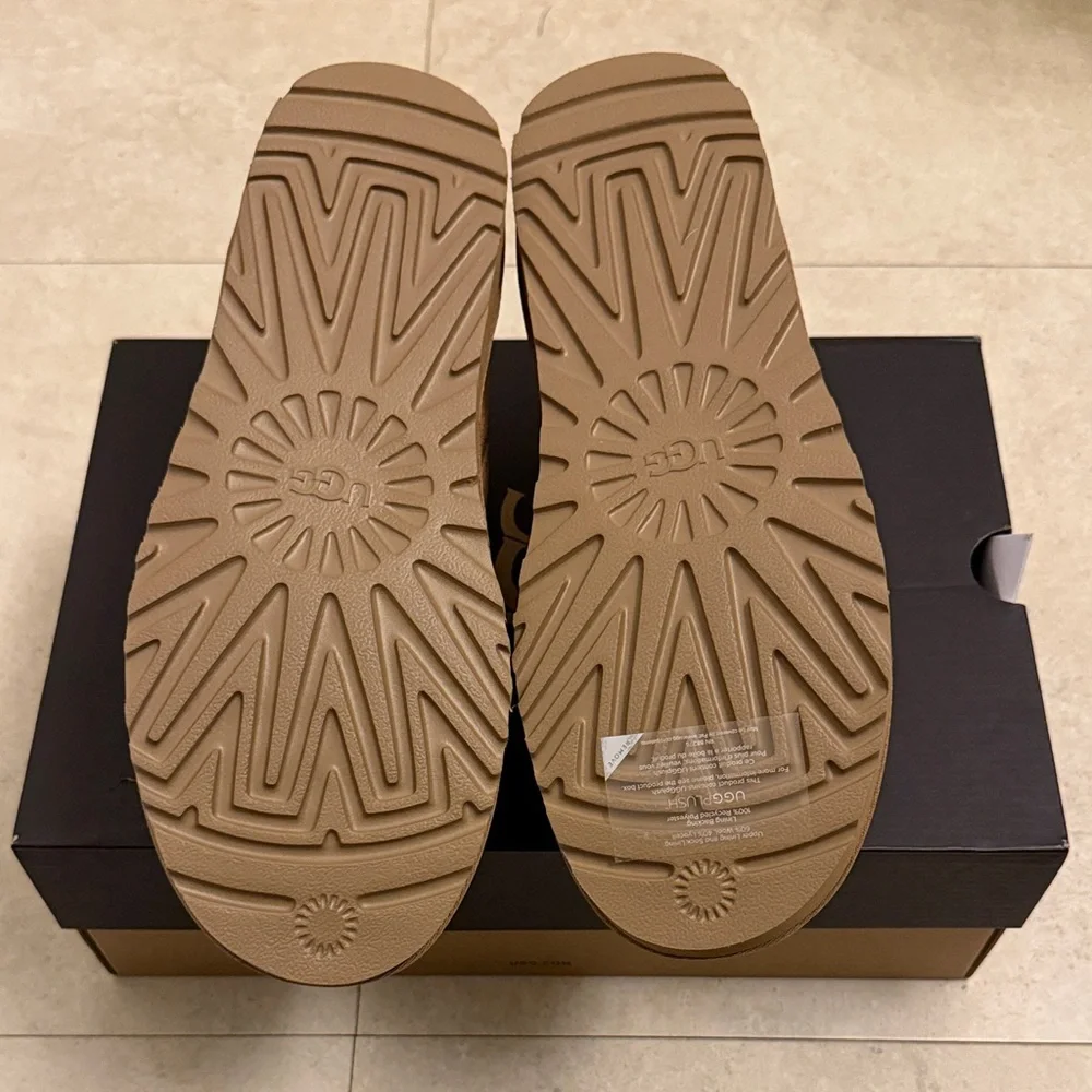 NWT UGGs Kalvin Clog - Size 7 - Picture 5 of 5